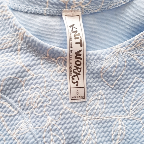 Girls Blue Dress w/Flared Skirt & Floral Pattern - Picture 5 of 6